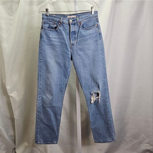Levi's Light Wash Wedgie Straight Jeans Size 28 - Picture 2 of 10